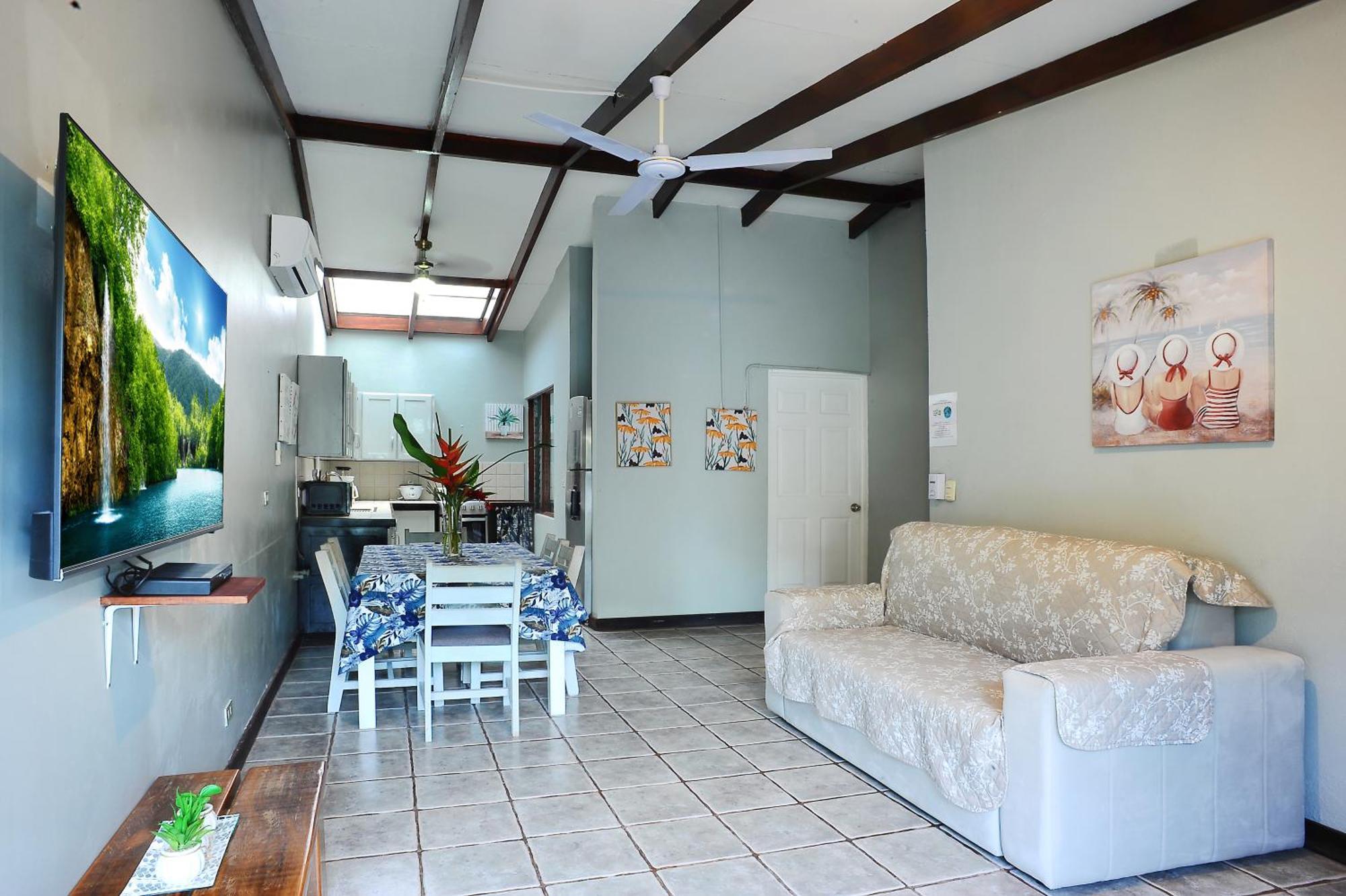 Wide Mouth Frog Quepos Hostel Manuel Antonio Exterior photo
