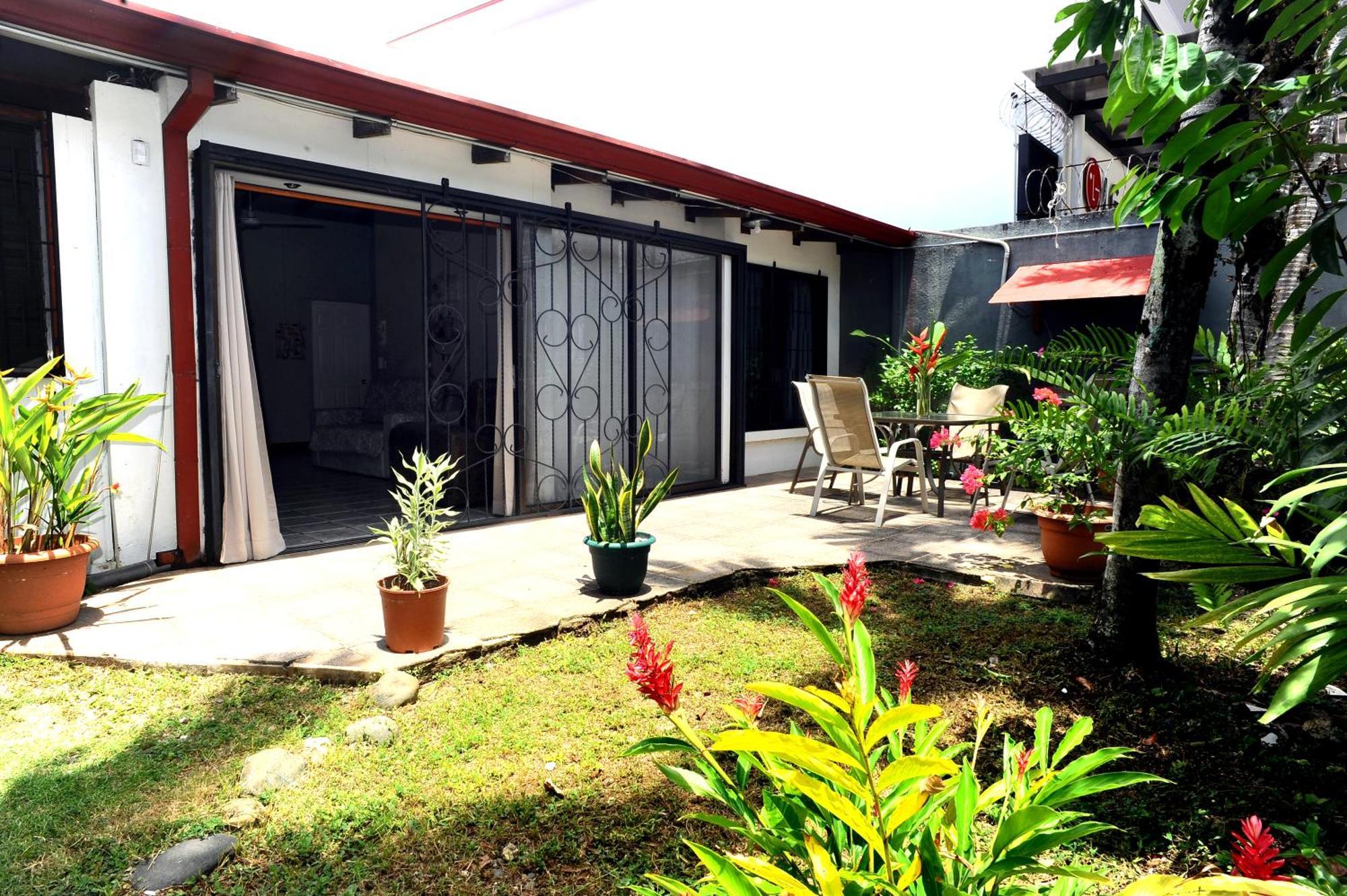 Wide Mouth Frog Quepos Hostel Manuel Antonio Exterior photo