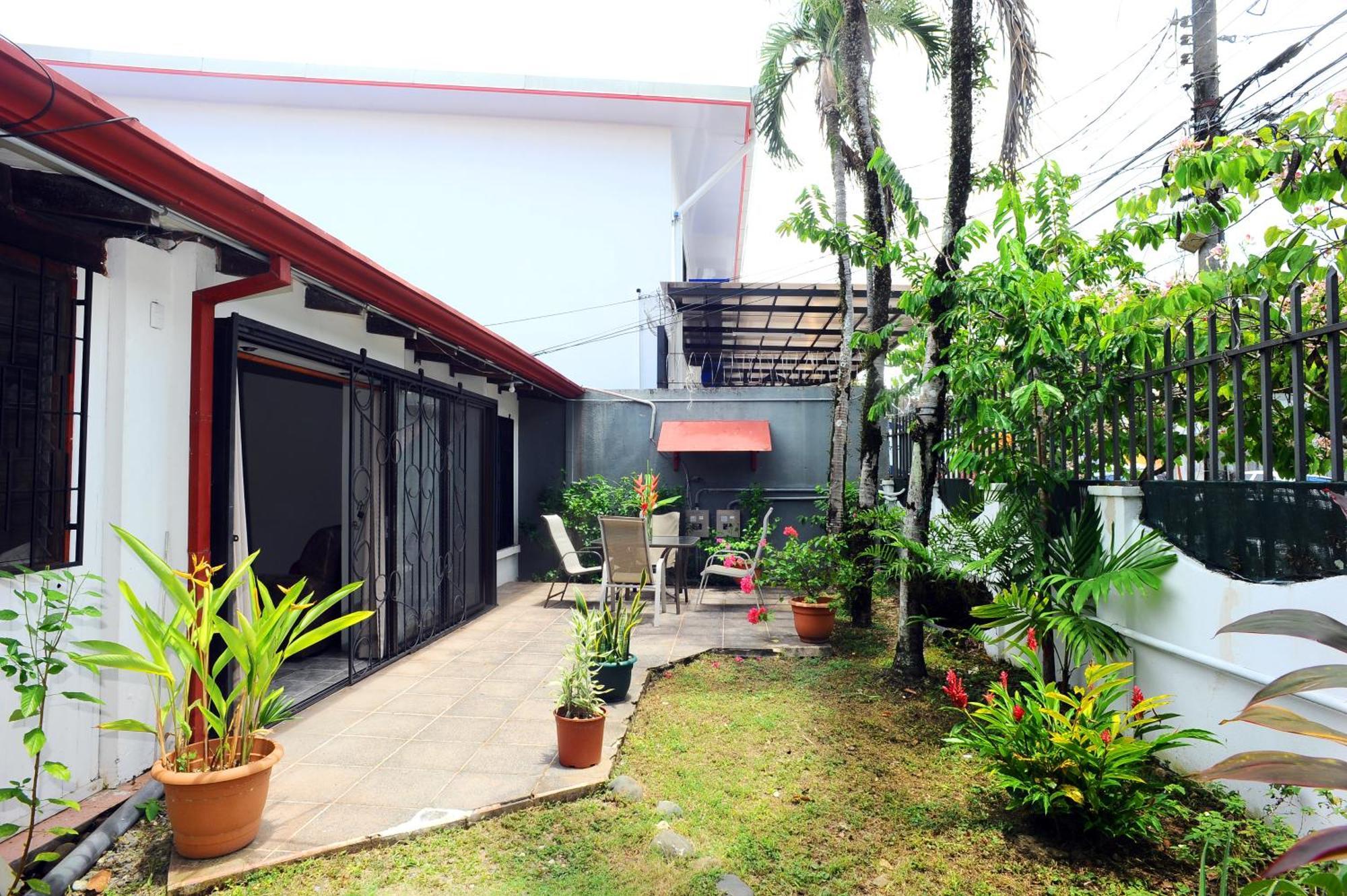 Wide Mouth Frog Quepos Hostel Manuel Antonio Exterior photo